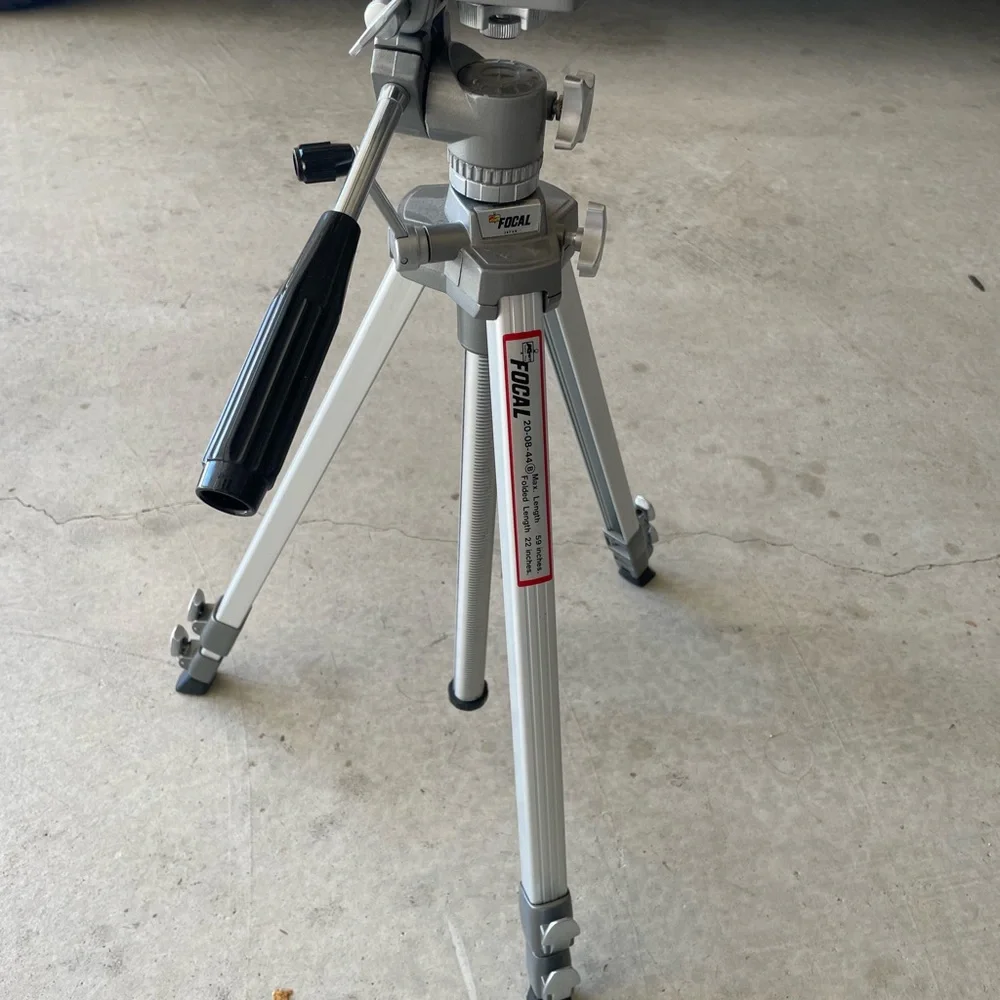 Tripod 59 inch like new. Please See photos for more details